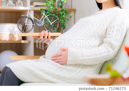 Pregnant woman bicycle thinking image Pregnant woman bicycle thinking image 71296273