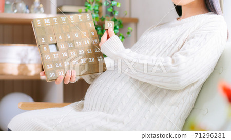 See the calendar Pregnant woman 16: 9 71296281