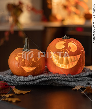 Glowing Halloween pumpkins in a kitchen 71298507