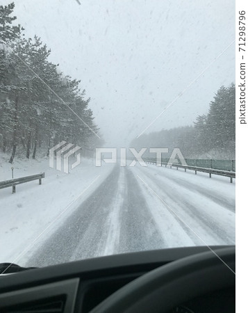 Snow-covered road Snow-covered road 71298796