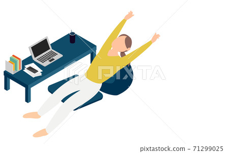 Female isometric who grows during telework 71299025