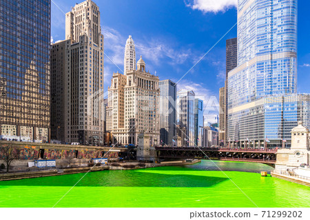 Dyeing River Chicago St' Partick Day. 71299202