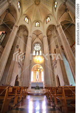 Altar of Basilica de Tibidabo, Barcelona, Spain Altar of Basilica de Tibidabo, Barcelona, Spain 71300609