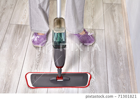 Flat mop with trigger spray water spraying for wooden floor. 71301821