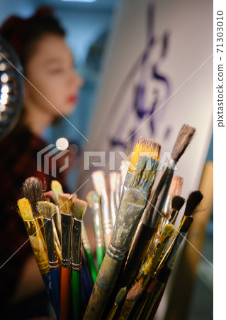 paint brushes closeup paint brushes closeup 71303010