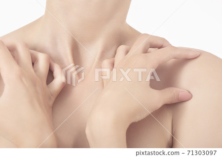 fingers on clavicles fingers on clavicles 71303097
