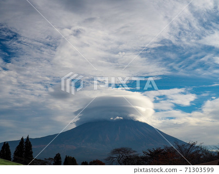 富士山的影子 富士山的影子 71303599