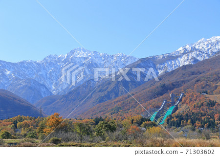 白馬山口在秋末通過 白馬山口在秋末通過 71303602