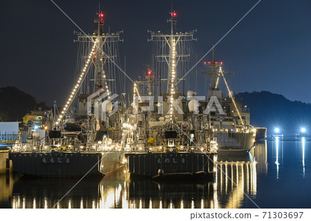 Light ship decoration of the JMSDF ship [Funakoshi district, Yokosuka city] Kanagawa prefecture 71303697