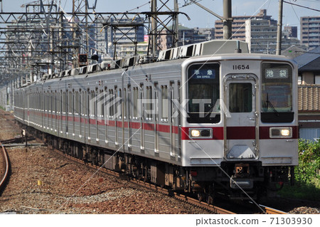 Semi-express train (10030 series) entering Shingashi Station on the Tobu-Tojo Line 71303930