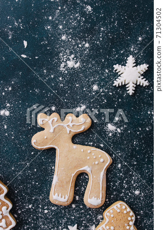 Christmas background with gingerbread cookies 71304502