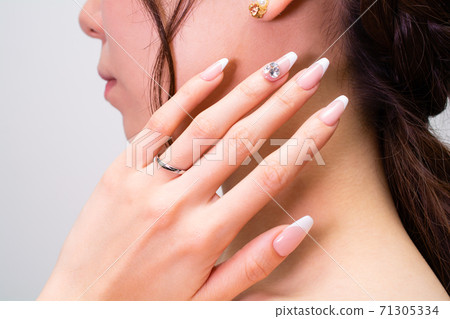 法國指甲女人 71305334
