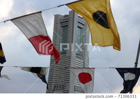 Signal flag and Yokohama Landmark Tower Signal flag and Yokohama Landmark Tower 71306331
