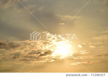 Morning glow clouds dyed in madder Morning glow clouds dyed in madder 71306357