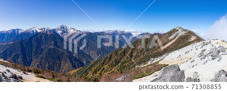 Autumn phoenix mountain climbing 71308855