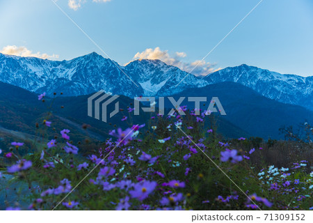 宇宙和白馬三山 71309152