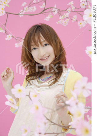 Sakura and female 71309373