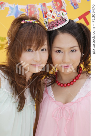 A woman holding a party 71309470