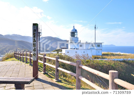 Tappizaki Lighthouse, Cape Tappi, Tsugaru Straits, Tsugaru Peninsula, Sotogahama Town, Higashitsugaru County, Aomori Prefecture Tappizaki Lighthouse, Cape Tappi, Tsugaru Straits, Tsugaru Peninsula, Sotogahama Town, Higashitsugaru County, Aomori Prefecture 71309789