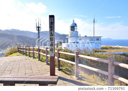 青森縣東津輕市縣壽加濱市津輕半島,津輕海峽,津輕海峽,龍岬海角的龍崎燈塔 青森縣東津輕市縣壽加濱市津輕半島,津輕海峽,津輕海峽,龍岬海角的龍崎燈塔 71309791