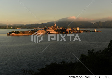 瀨戶內的角島，被稱為現代群館島，日出 71311912