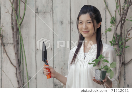 A woman with strawberry seedlings 71312021