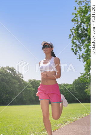 Women who run Women who run 71312202