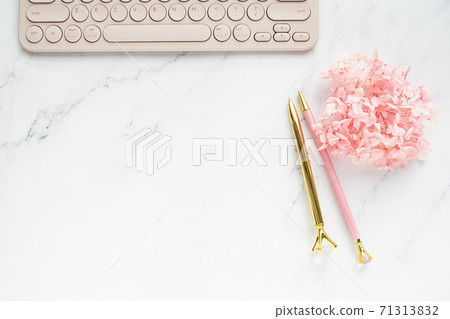 Bluetooth keyboard and pink style Bluetooth keyboard and pink style 71313832