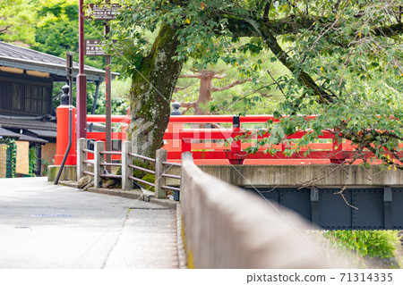 Takayama City promenade along Nakabashi, a tourist attraction 71314335