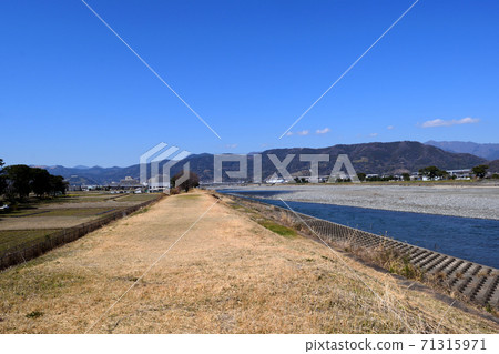 Kanagawa Prefecture Matsuda Sakawa Riverbed Odakyu Line Bridge direction Kanagawa Prefecture Matsuda Sakawa Riverbed Odakyu Line Bridge direction 71315971