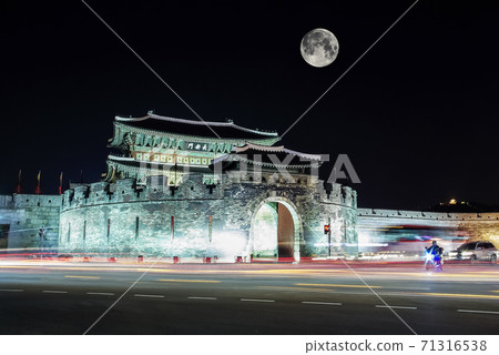 Suwon Hwaseong 71316538