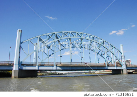順河而下的新中川明和大橋 順河而下的新中川明和大橋 71316651