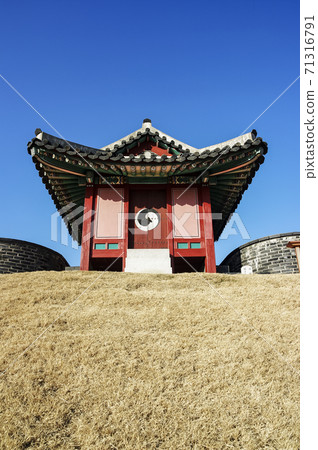 Suwon Hwaseong 71316791