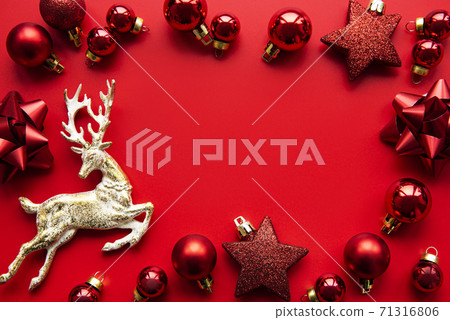 Red Christmas baubles decoration on red background with copy space Red Christmas baubles decoration on red background with copy space 71316806