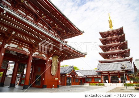 Asakusadera Takarazumon (Niba gate) and five-storied pagoda Asakusadera Takarazumon (Niba gate) and five-storied pagoda 71317700