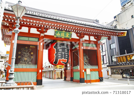 Asakusa Temple Kaminarimon (Kazeraijinmon) Asakusa Temple Kaminarimon (Kazeraijinmon) 71318017
