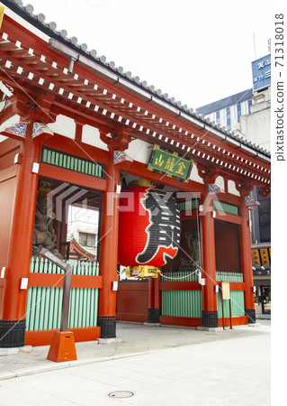 Asakusa Temple Kaminarimon (Kazeraijinmon) Asakusa Temple Kaminarimon (Kazeraijinmon) 71318018