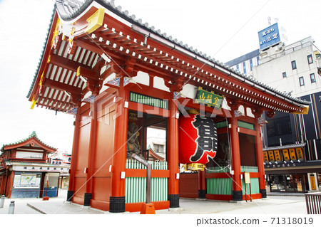 Asakusa Temple Kaminarimon (Kazeraijinmon) Asakusa Temple Kaminarimon (Kazeraijinmon) 71318019