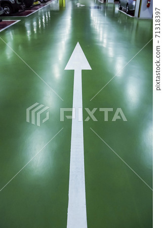 arrow arrow 71318397