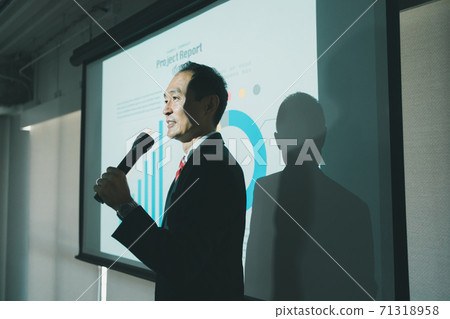 Business presentation Male in fifties Business presentation Male in fifties 71318958