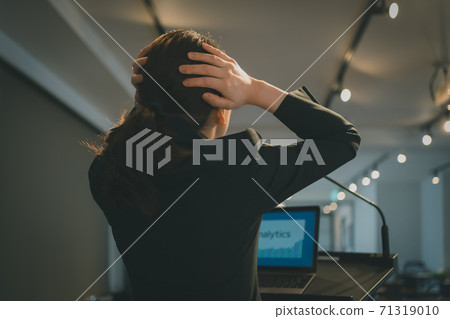 a working woman a working woman 71319010