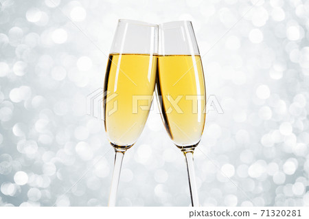 Two glasses of champagne 71320281