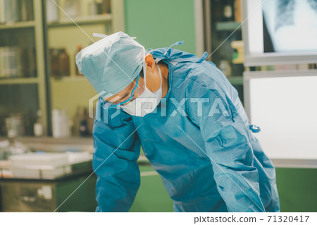 手術 外科的 男人 71320417