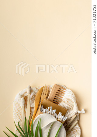Set of eco friendly toiletries and bathroom products on color background, flat lay 71321752