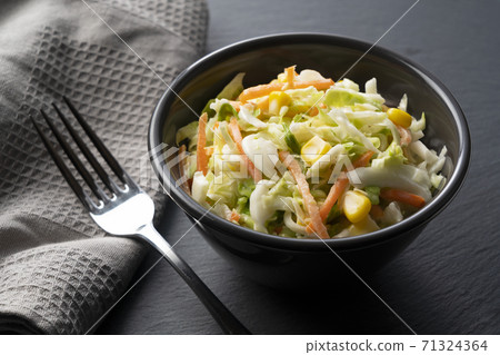 coleslaw 71324364