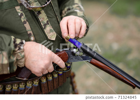 Hunter Charging Smooth Bore Rifle with Shell. 71324845