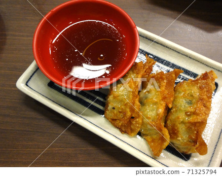 Gyoza (Japanese Fried Dumplings Gyoza (Japanese Fried Dumplings 71325794