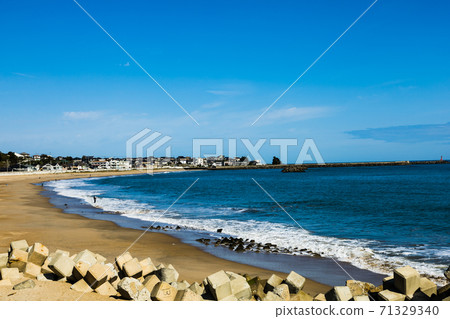 茨城縣日立市河原子海岸的岸邊 71329340