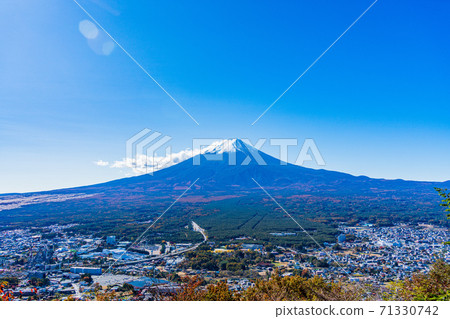 (Yamanashi Prefecture) Mt. Fuji seen from Kawaguchiko Tenjozan Park 71330742