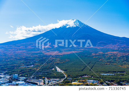 (山梨縣)從河口湖天上山公園眺望的富士山 (山梨縣)從河口湖天上山公園眺望的富士山 71330745